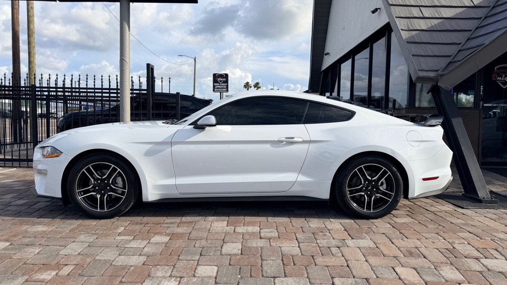 Photo 7 of this FORD MUSTANG PREMIUM