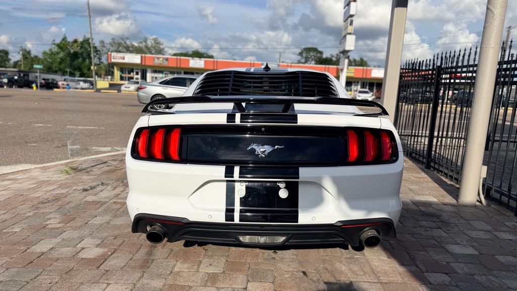 Photo 9 of this FORD MUSTANG PREMIUM