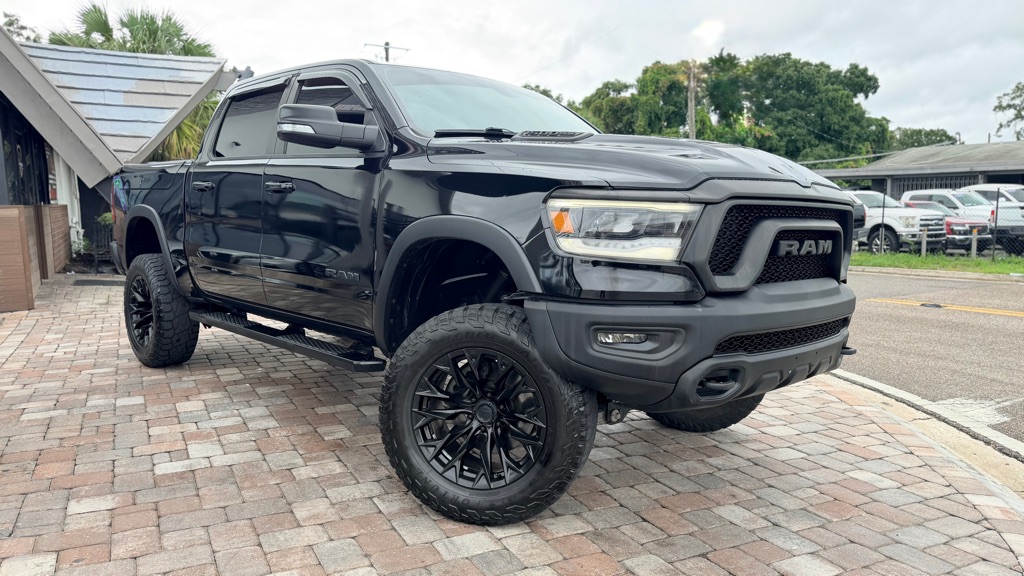 Photo 3 of this RAM 1500