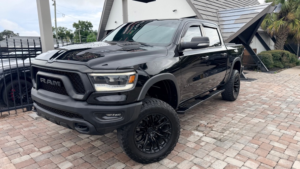 Photo 4 of this RAM 1500