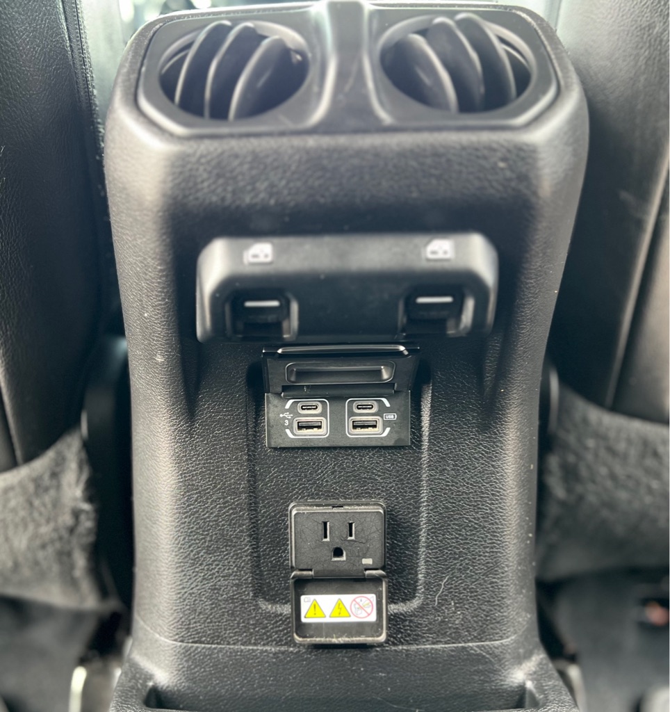 Photo 22 of this JEEP WRANGLER UNLIMI