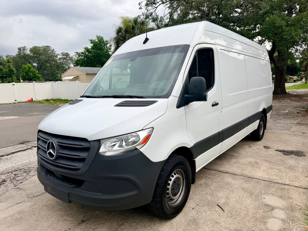 Photo 3 of this MERCEDES-BENZ SPRINTER