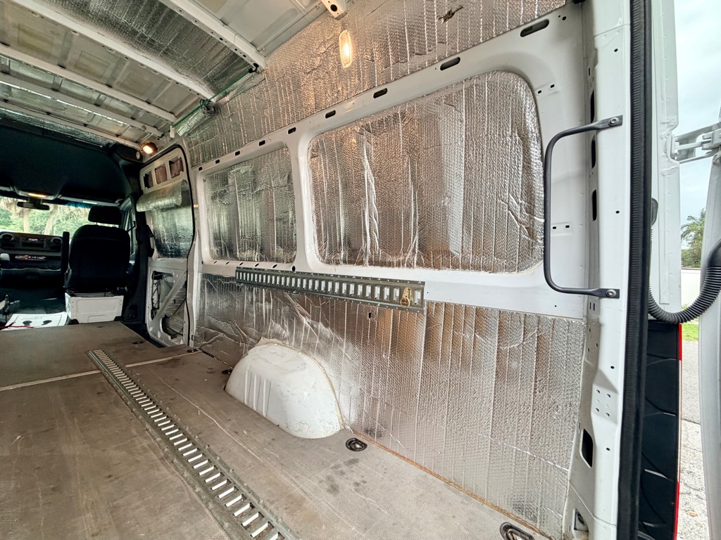 Photo 20 of this MERCEDES-BENZ SPRINTER
