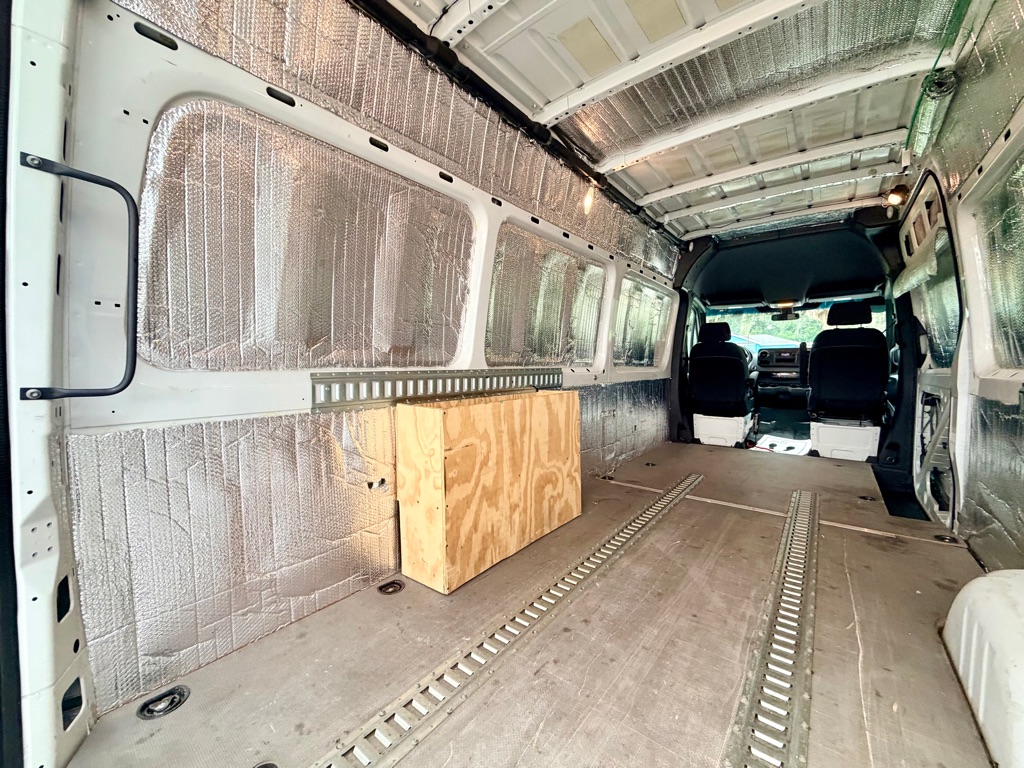 Photo 18 of this MERCEDES-BENZ SPRINTER