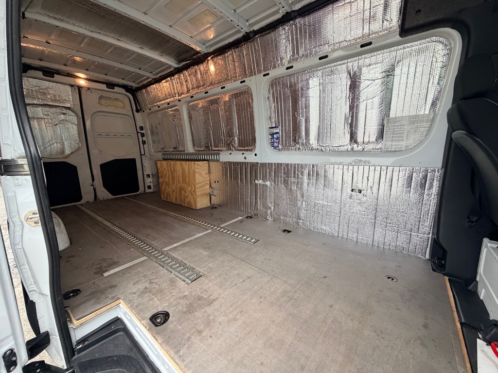 Photo 25 of this MERCEDES-BENZ SPRINTER