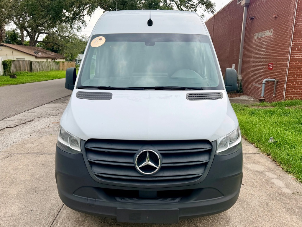 Photo 4 of this MERCEDES-BENZ SPRINTER