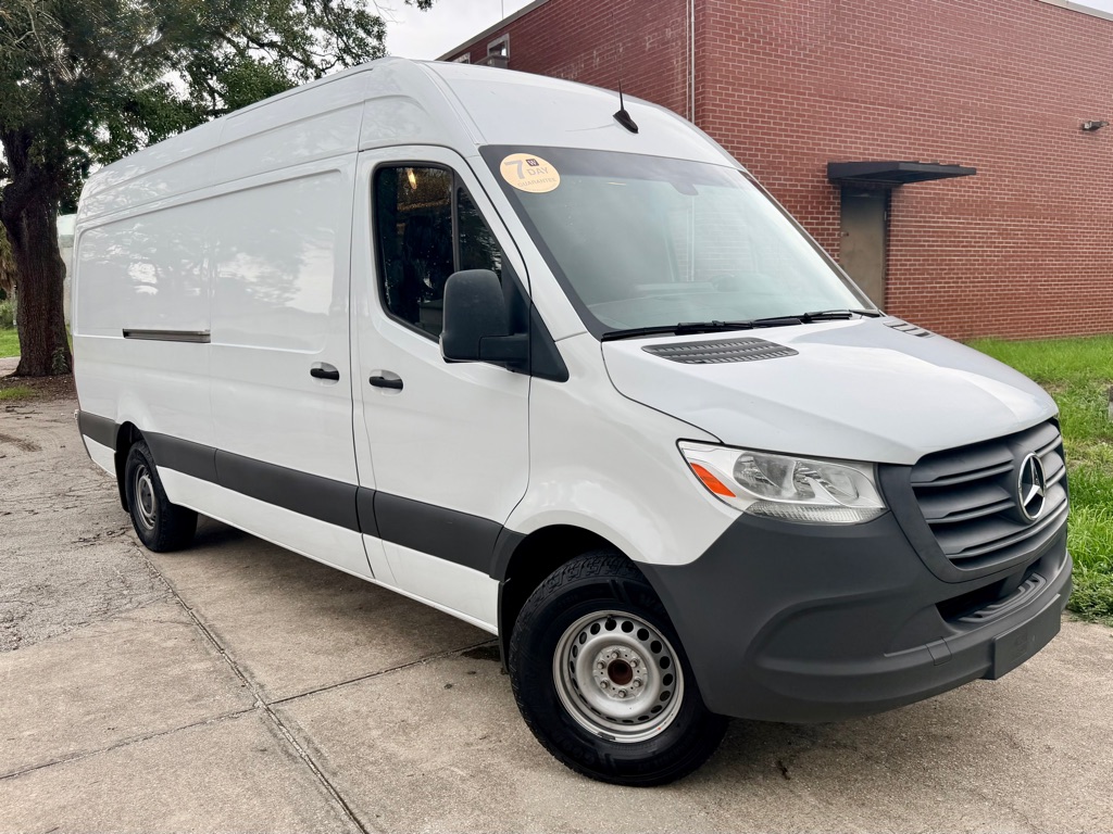 Photo 2 of this MERCEDES-BENZ SPRINTER