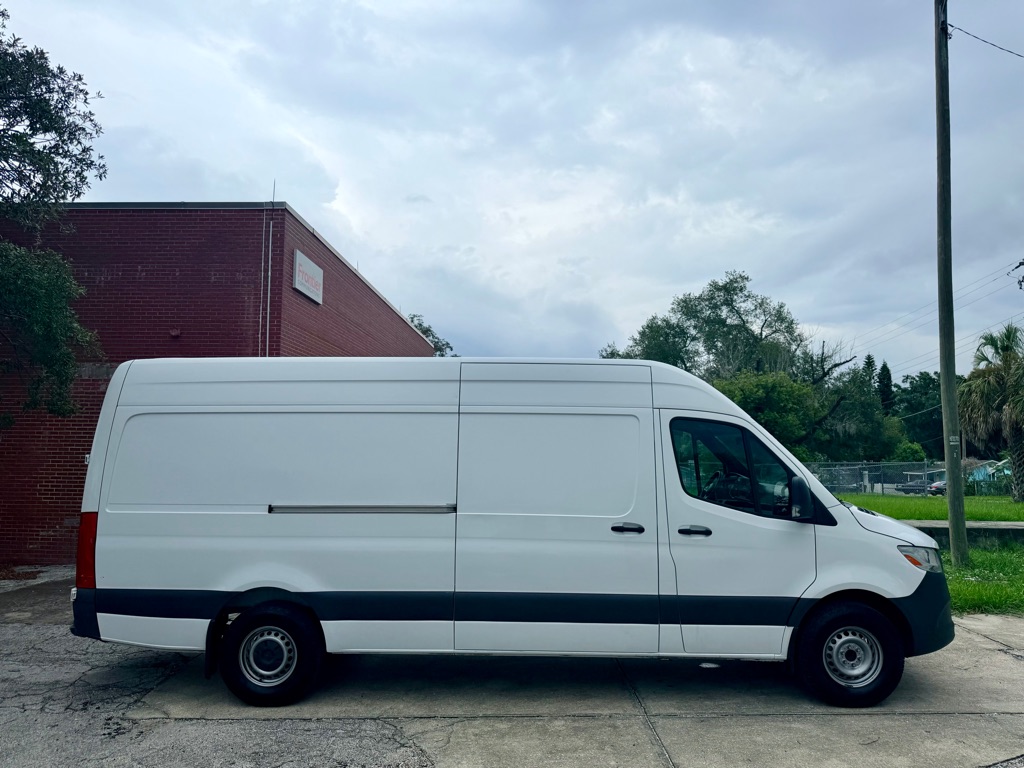 Photo 6 of this MERCEDES-BENZ SPRINTER