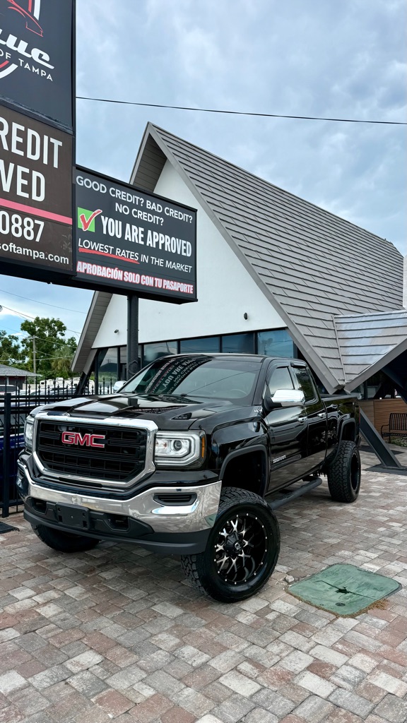 Photo 30 of this GMC SIERRA SLT