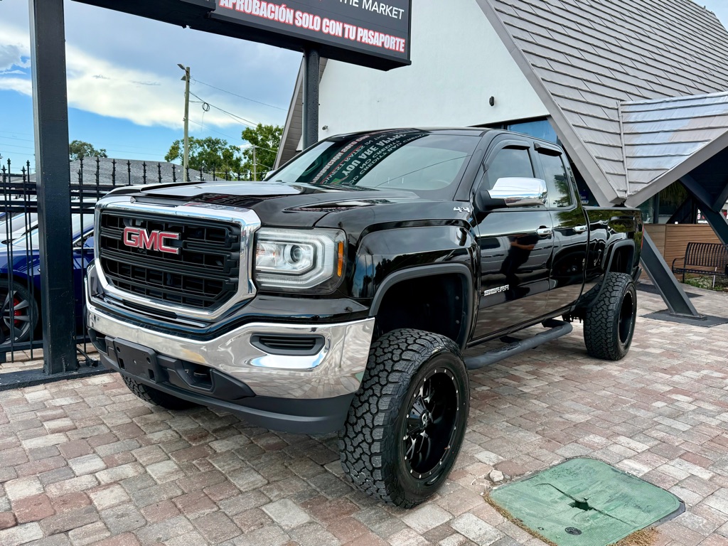 Photo 4 of this GMC SIERRA SLT