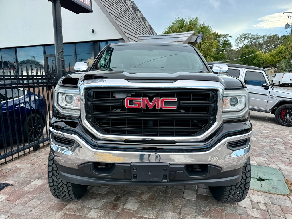 Photo 3 of this GMC SIERRA SLT