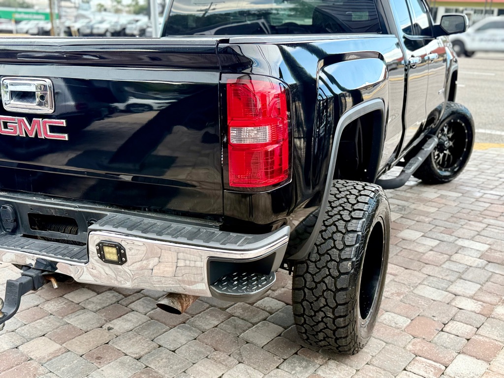 Photo 23 of this GMC SIERRA SLT