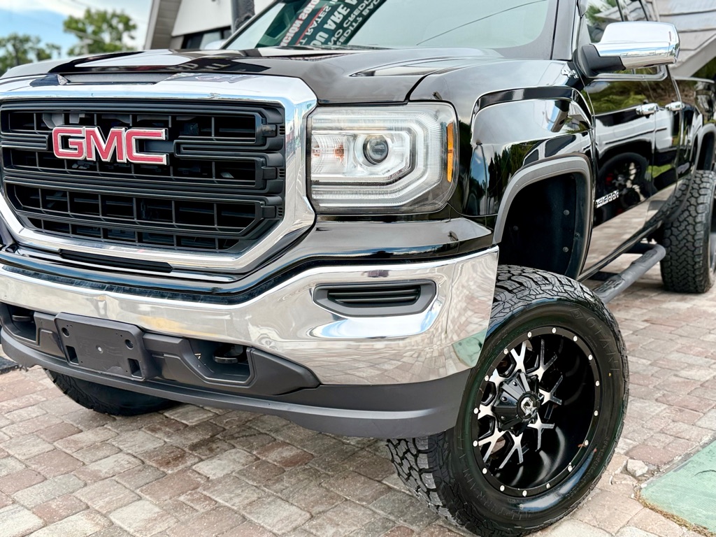 Photo 22 of this GMC SIERRA SLT