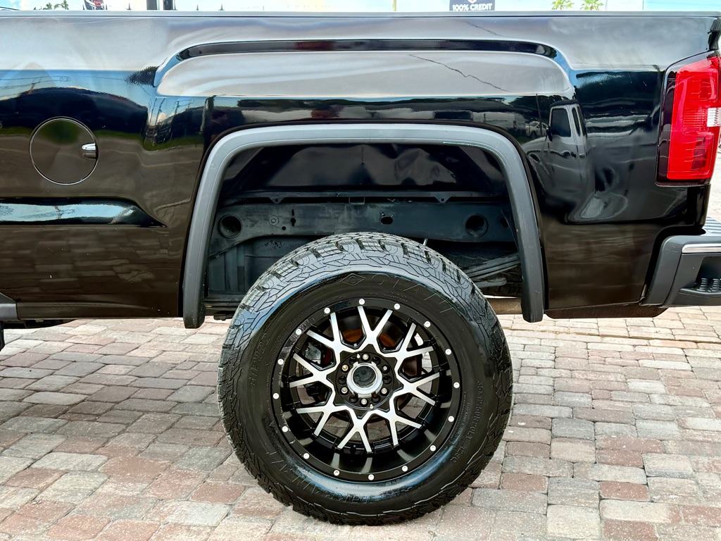 Photo 9 of this GMC SIERRA SLT