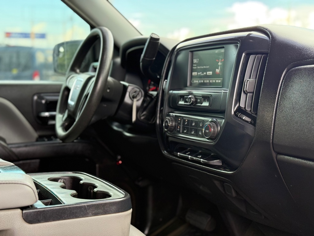 Photo 19 of this GMC SIERRA SLT