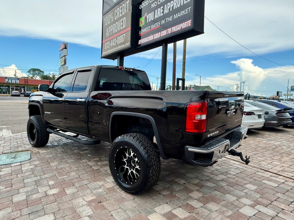 Photo 6 of this GMC SIERRA SLT