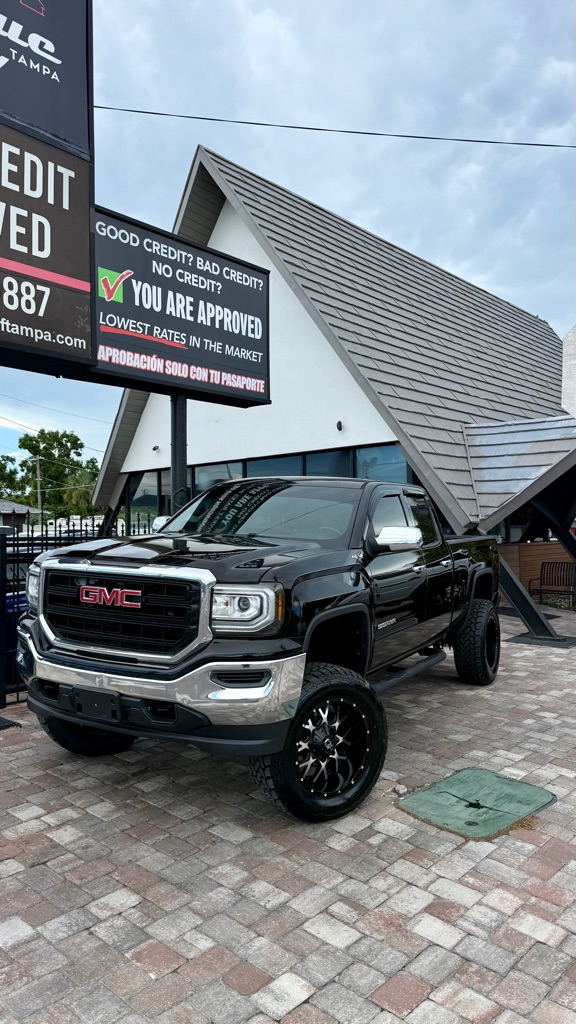 Photo 29 of this GMC SIERRA SLT