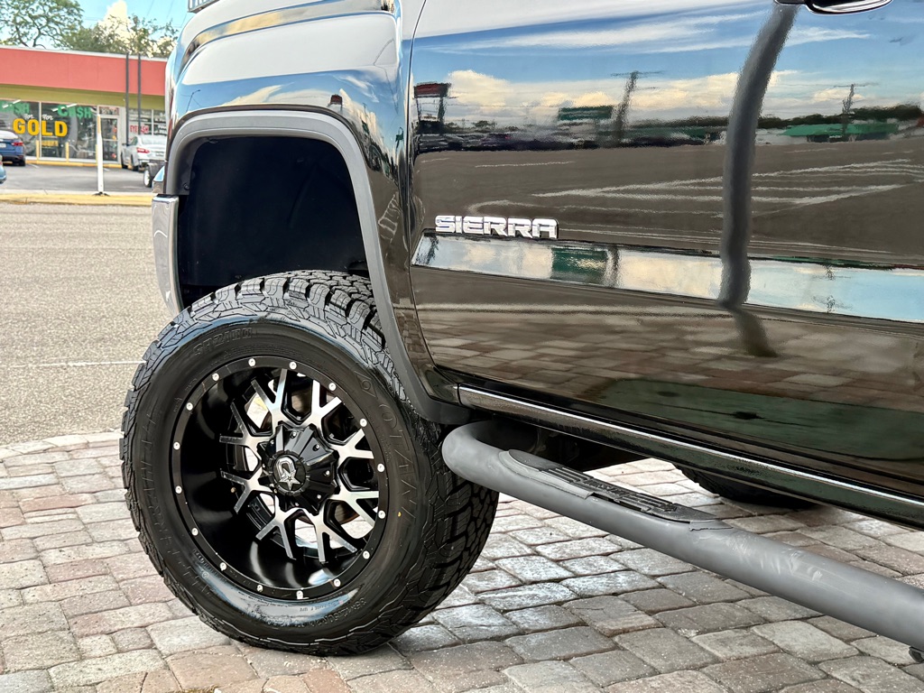 Photo 10 of this GMC SIERRA SLT