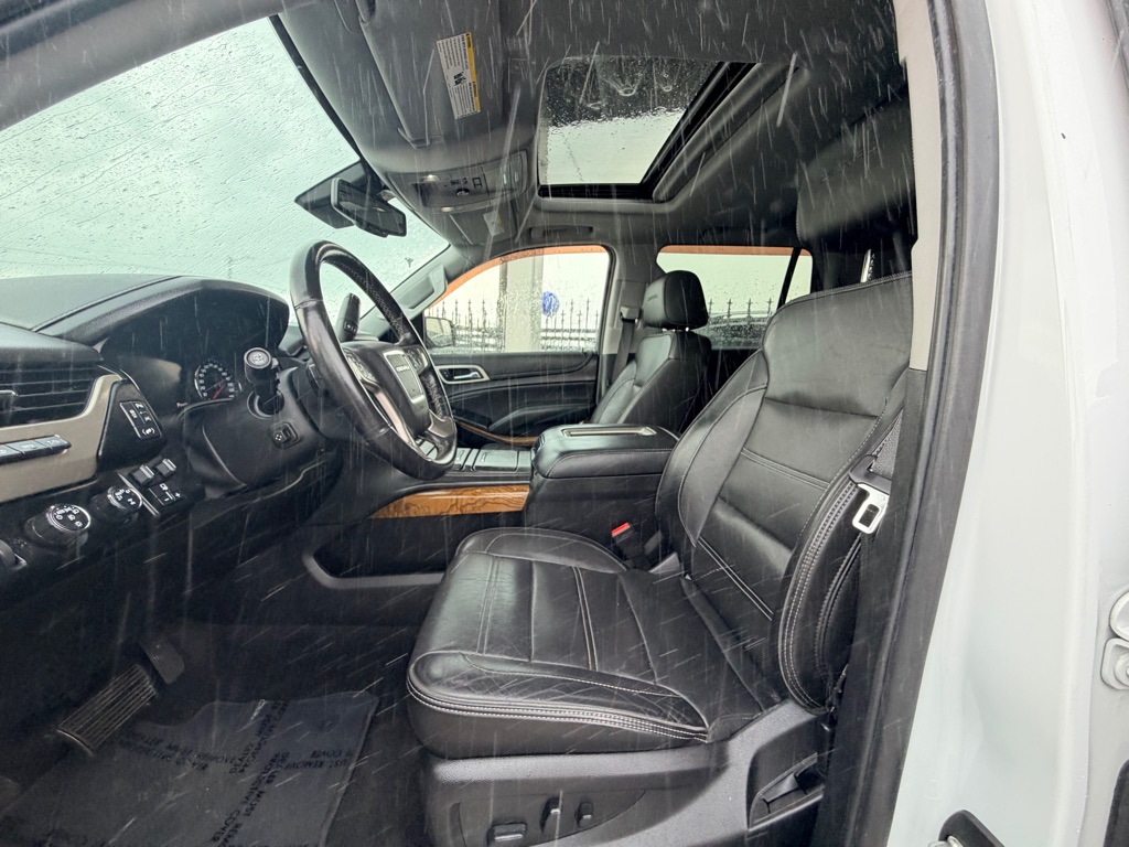 Photo 15 of this GMC YUKON