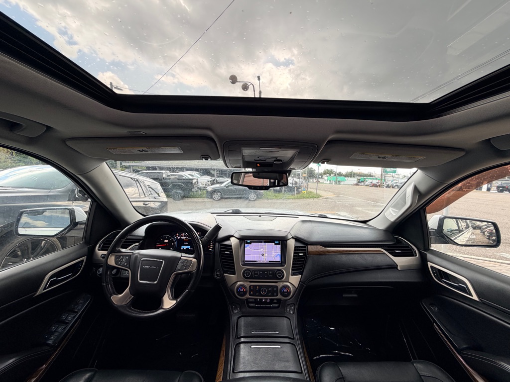 Photo 16 of this GMC YUKON