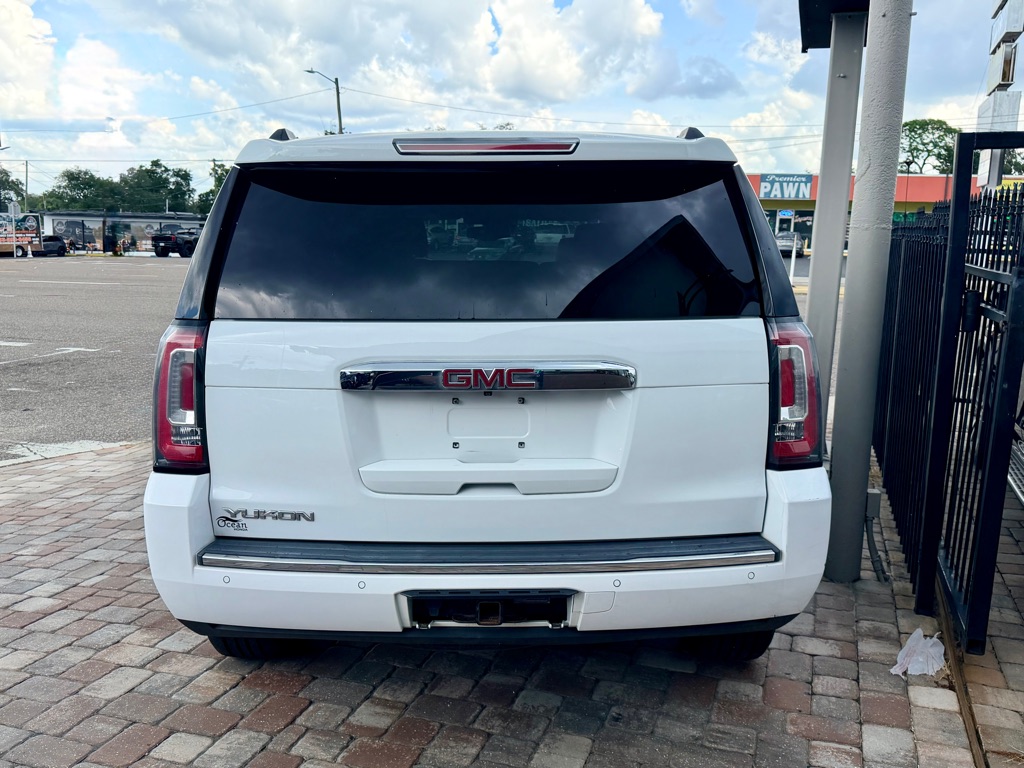 Photo 7 of this GMC YUKON