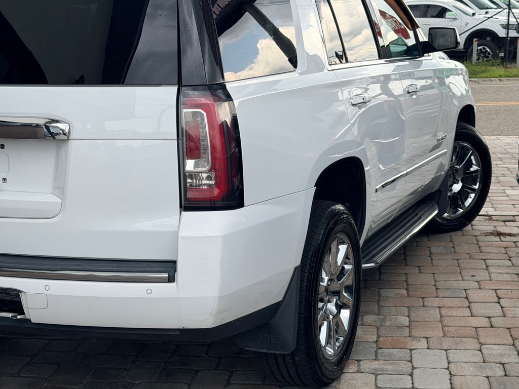 Photo 10 of this GMC YUKON
