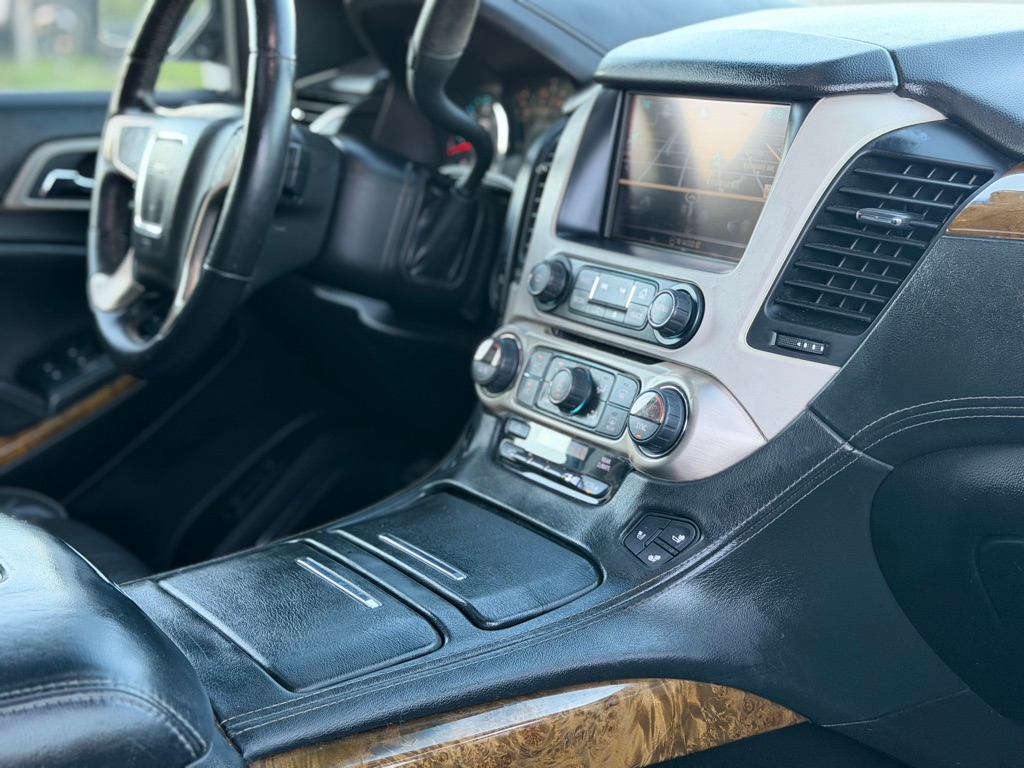 Photo 21 of this GMC YUKON