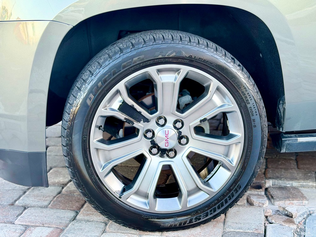 Photo 10 of this GMC YUKON