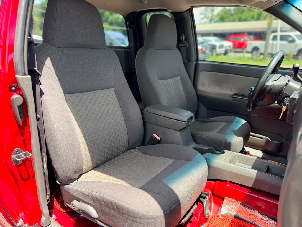 Photo 13 of this GMC CANYON