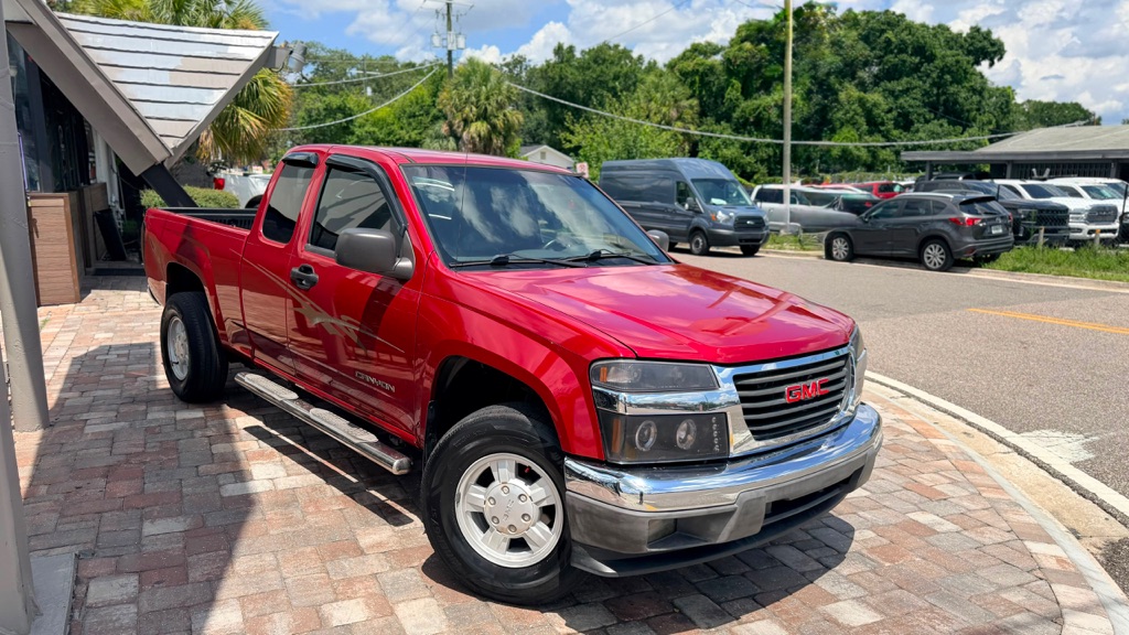 Photo 2 of this GMC CANYON