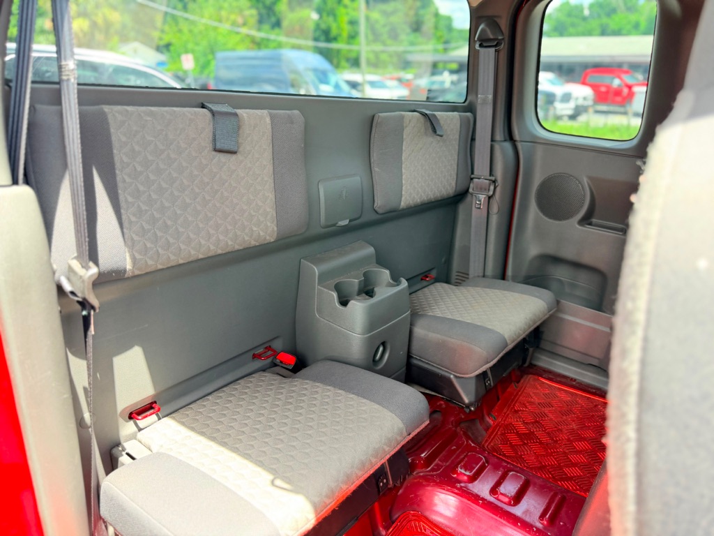 Photo 14 of this GMC CANYON