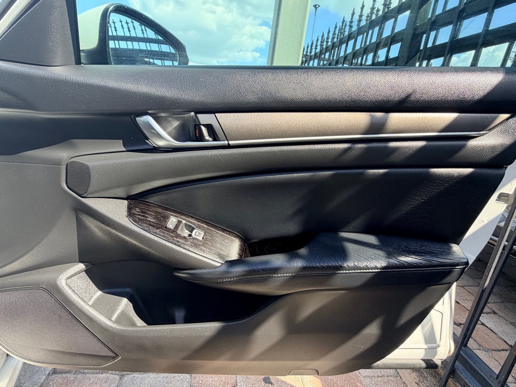 Photo 32 of this HONDA ACCORD