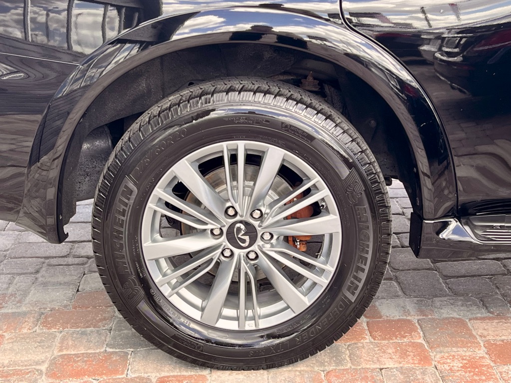 Photo 30 of this INFINITI QX80