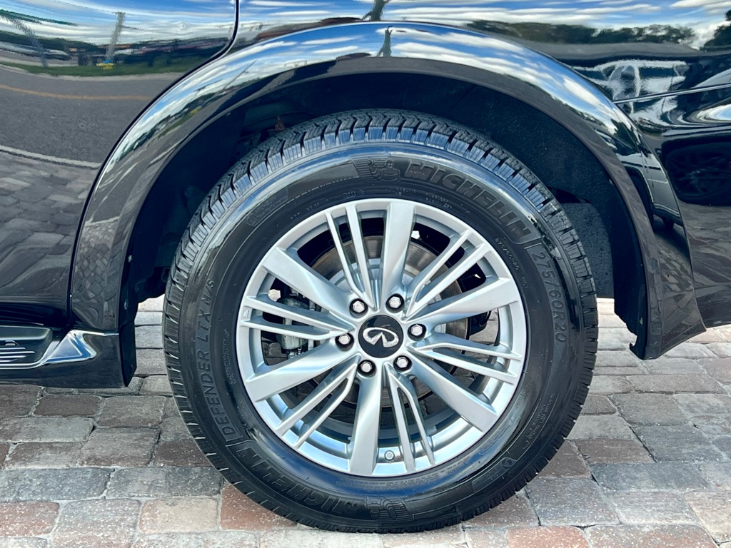 Photo 10 of this INFINITI QX80