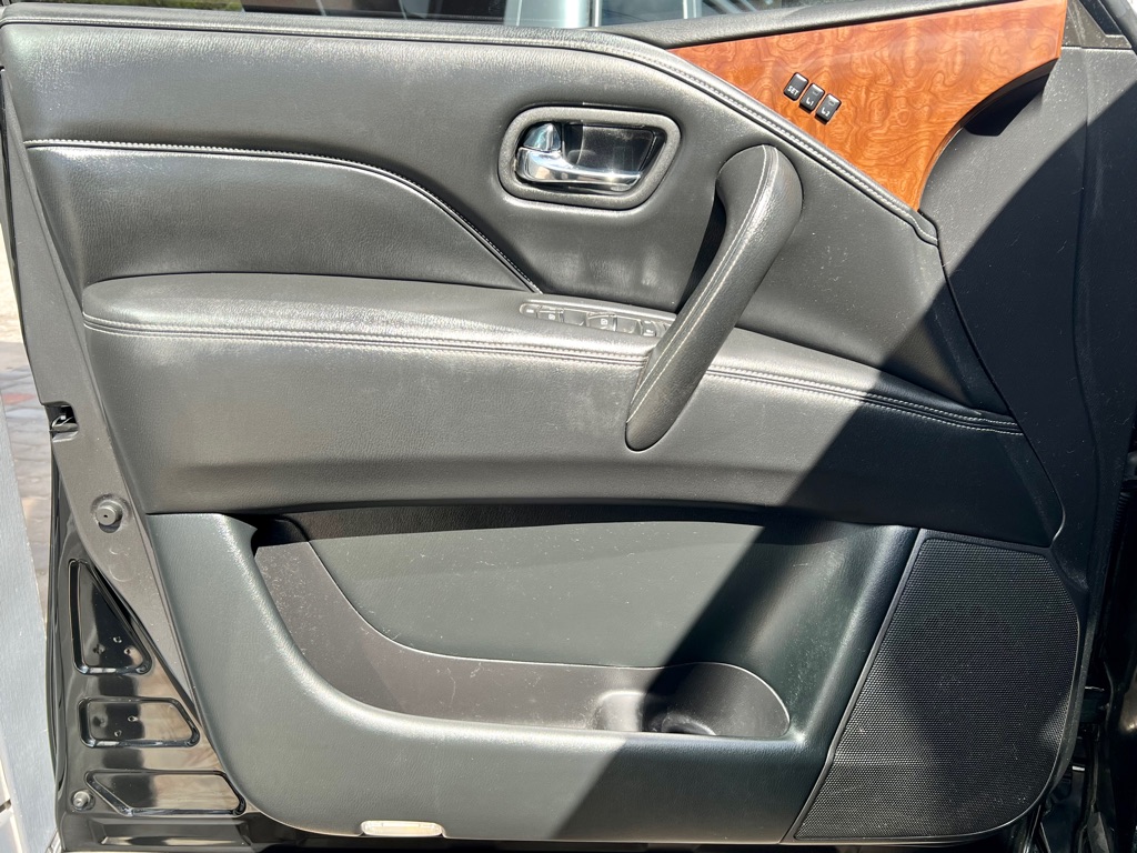 Photo 35 of this INFINITI QX80