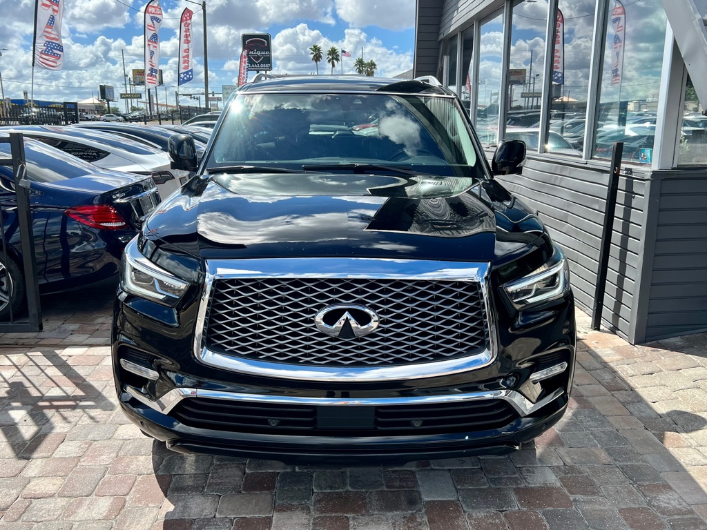 Photo 4 of this INFINITI QX80