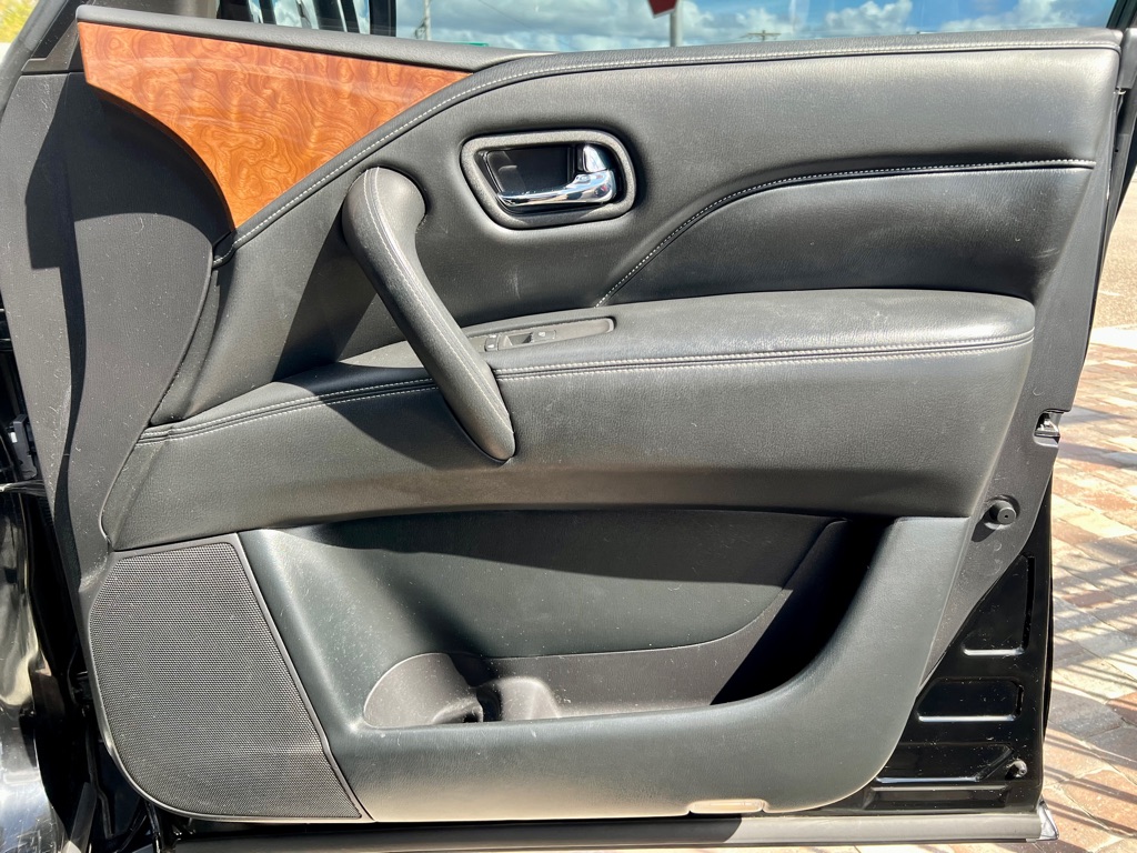 Photo 40 of this INFINITI QX80