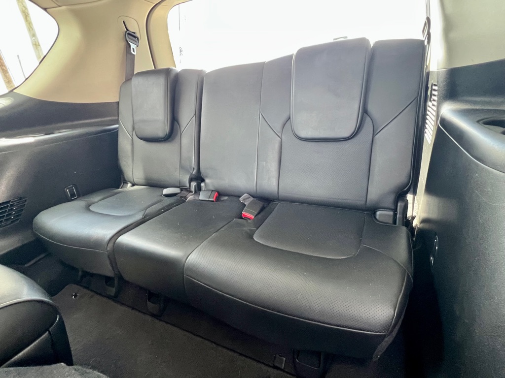 Photo 19 of this INFINITI QX80