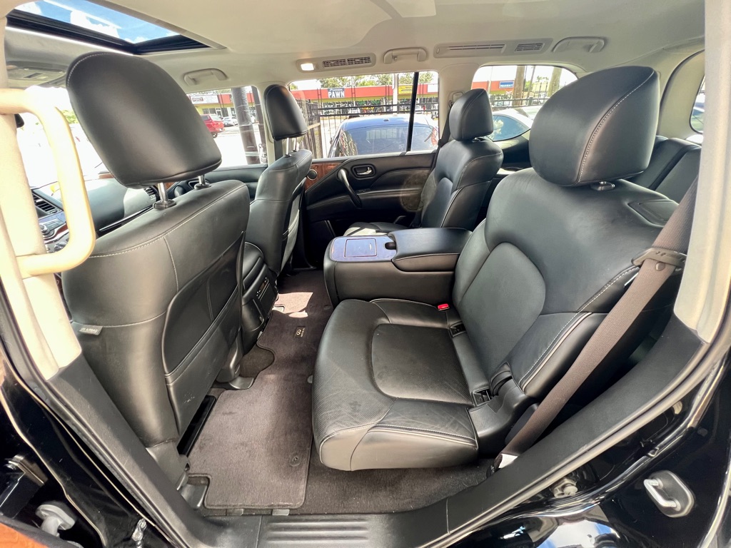 Photo 18 of this INFINITI QX80