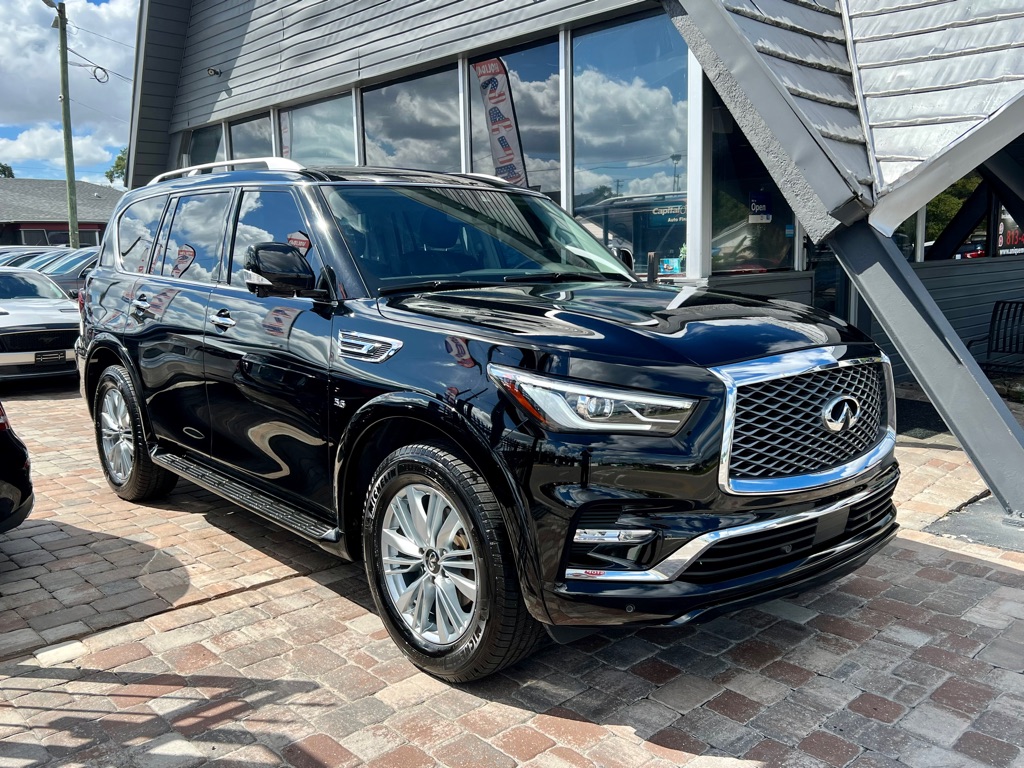 Photo 3 of this INFINITI QX80