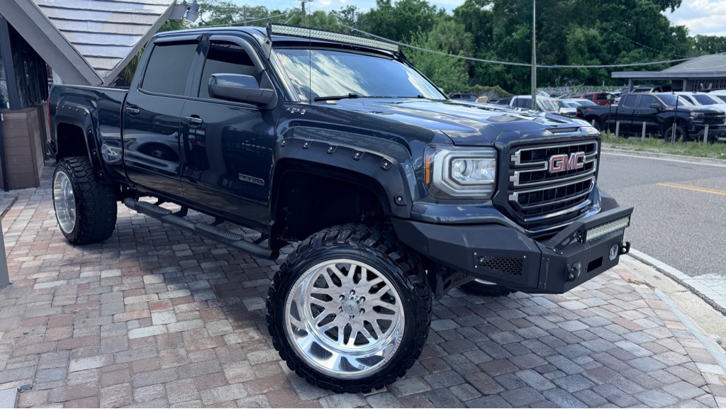 Photo 2 of this GMC SIERRA