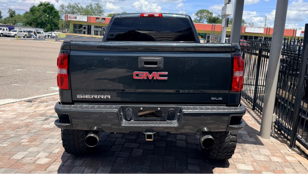 Photo 7 of this GMC SIERRA
