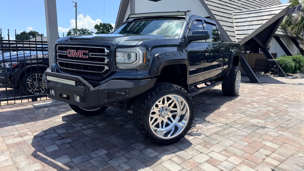 Photo 3 of this GMC SIERRA