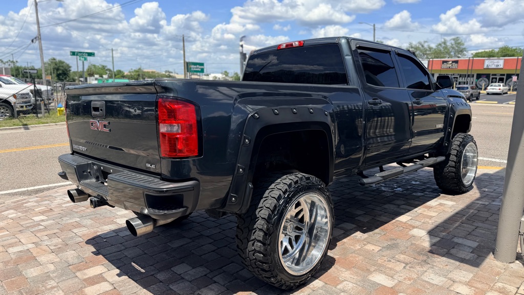 Photo 14 of this GMC SIERRA
