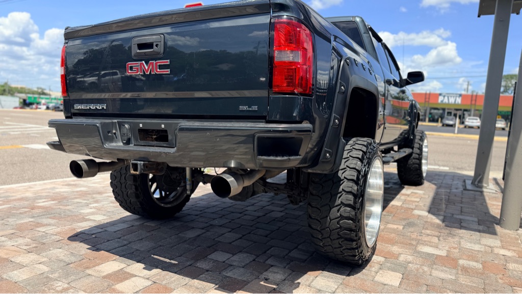 Photo 15 of this GMC SIERRA