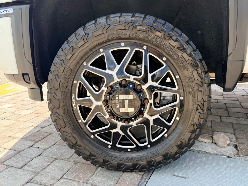 Photo 11 of this GMC SIERRA