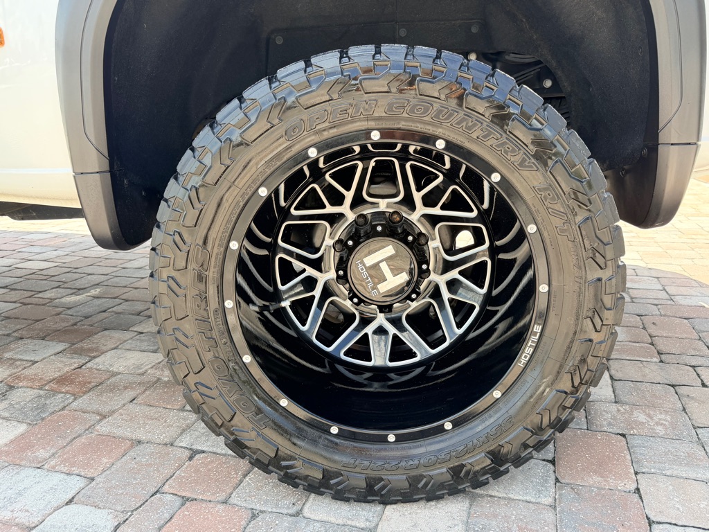 Photo 10 of this GMC SIERRA