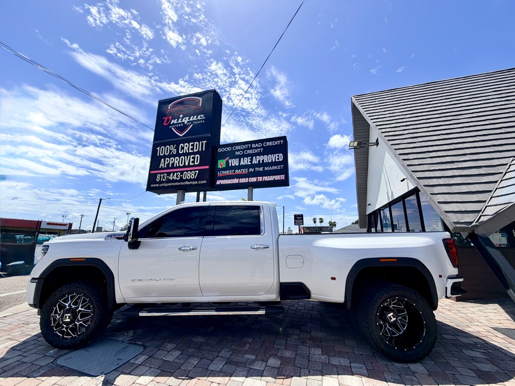 Photo 6 of this GMC SIERRA