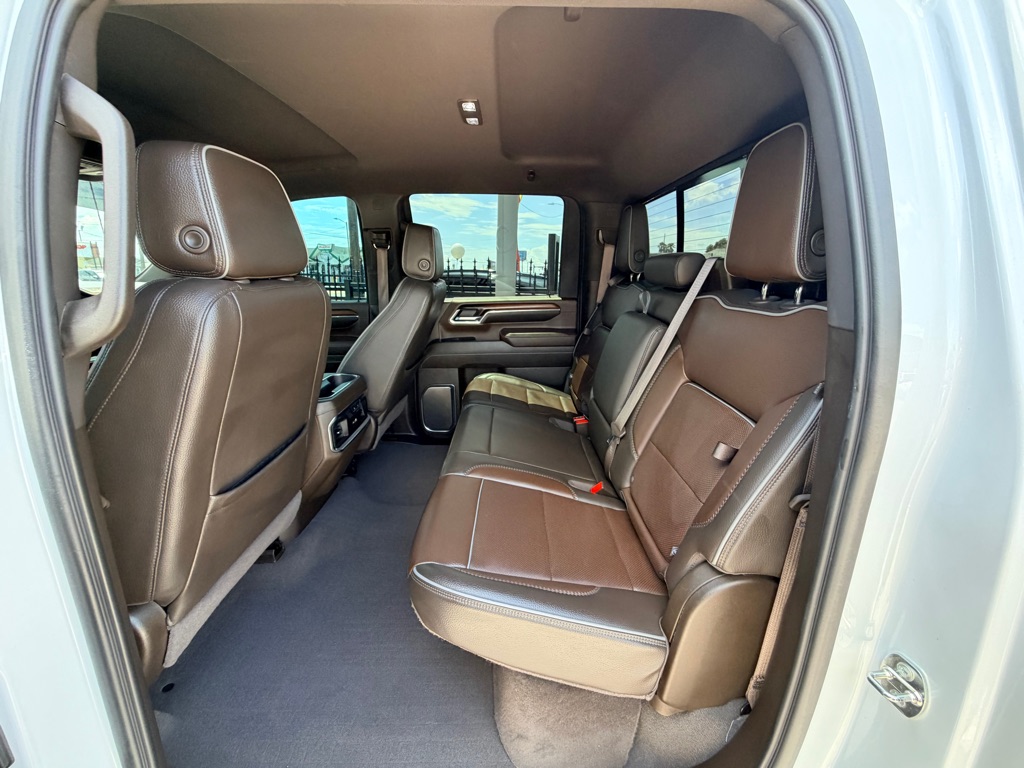 Photo 16 of this GMC SIERRA
