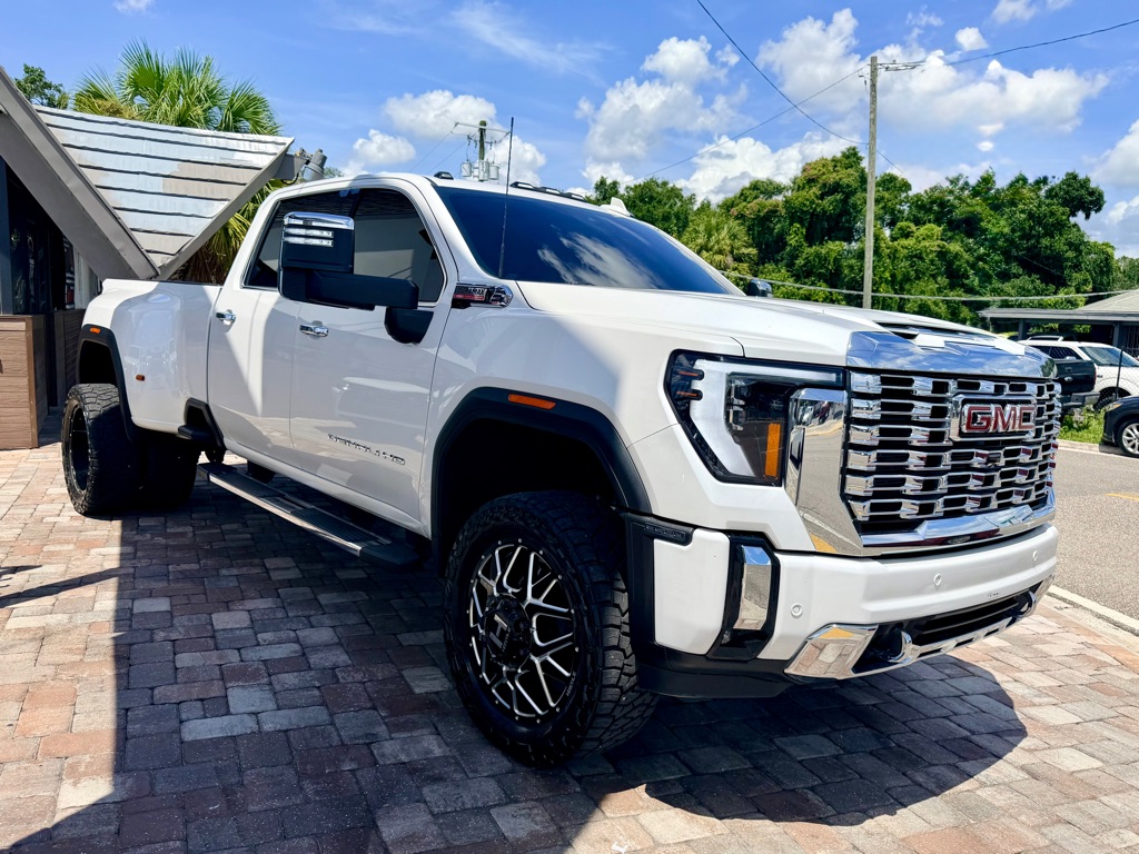 Photo 3 of this GMC SIERRA